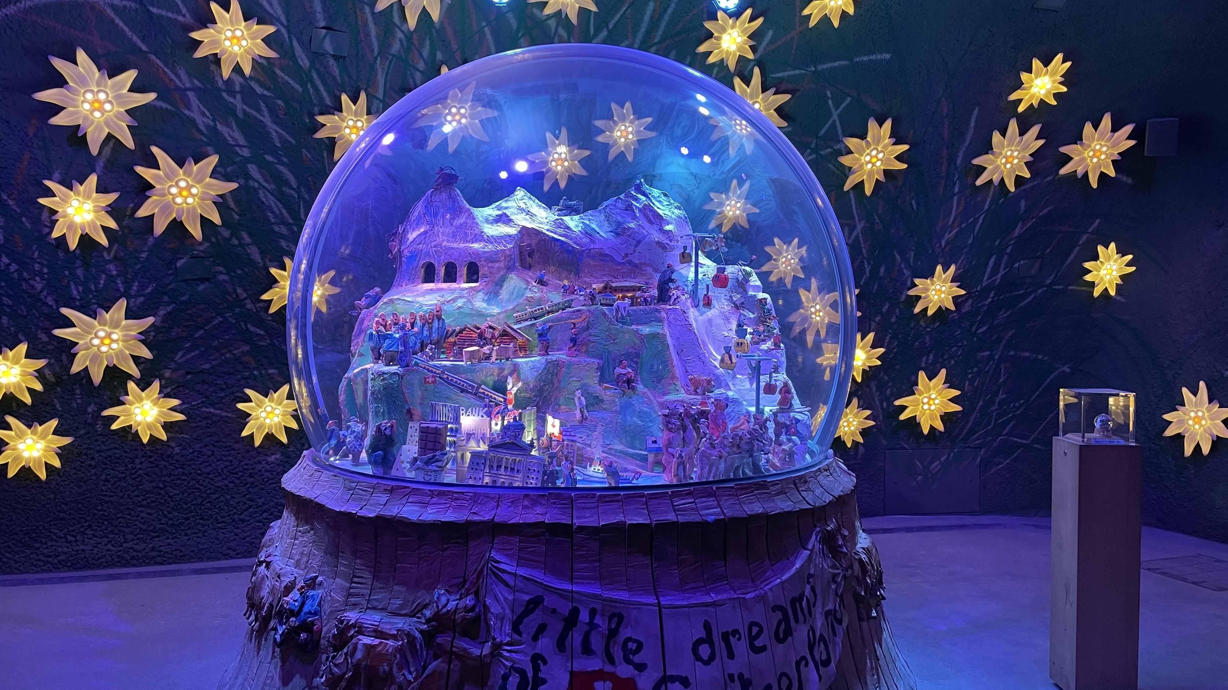 This is the little dream of Switzerland - a big snow globe. - Members  Albums Category - Linus Tech Tips