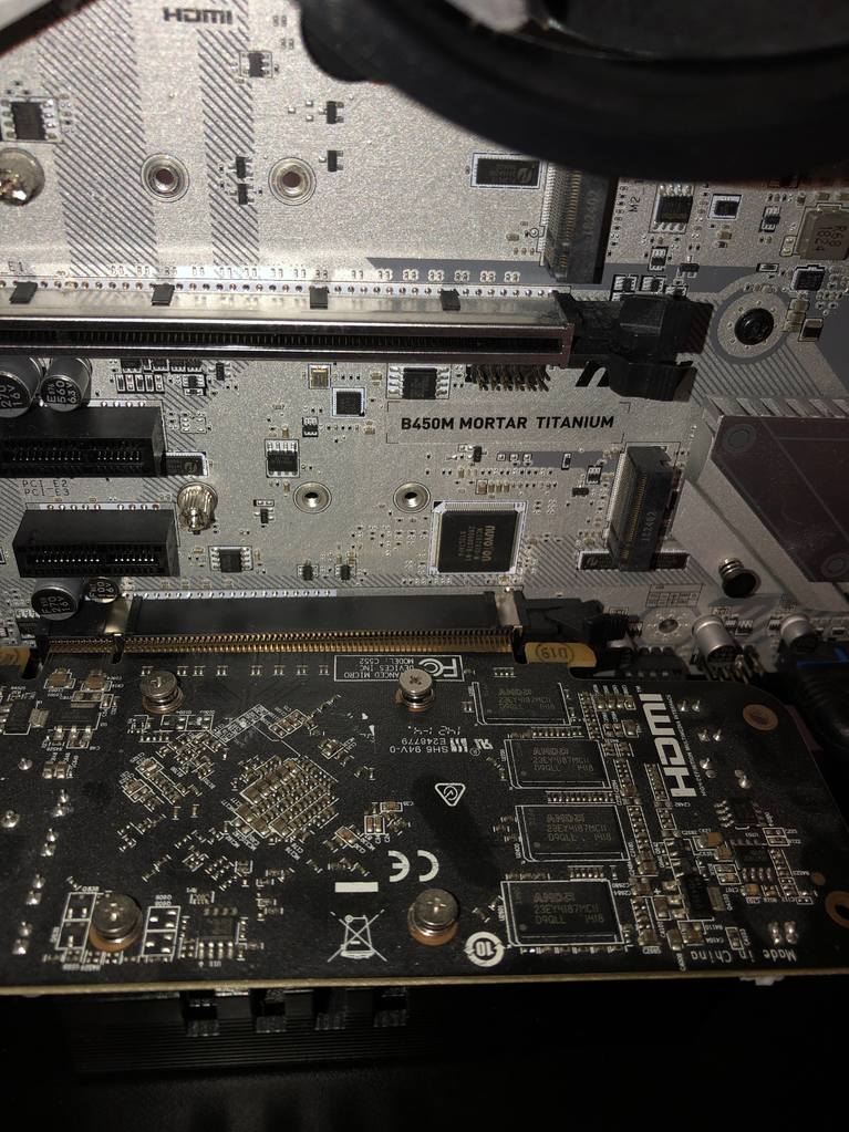 GPU half stuck in motherboard - Troubleshooting - Linus Tech Tips