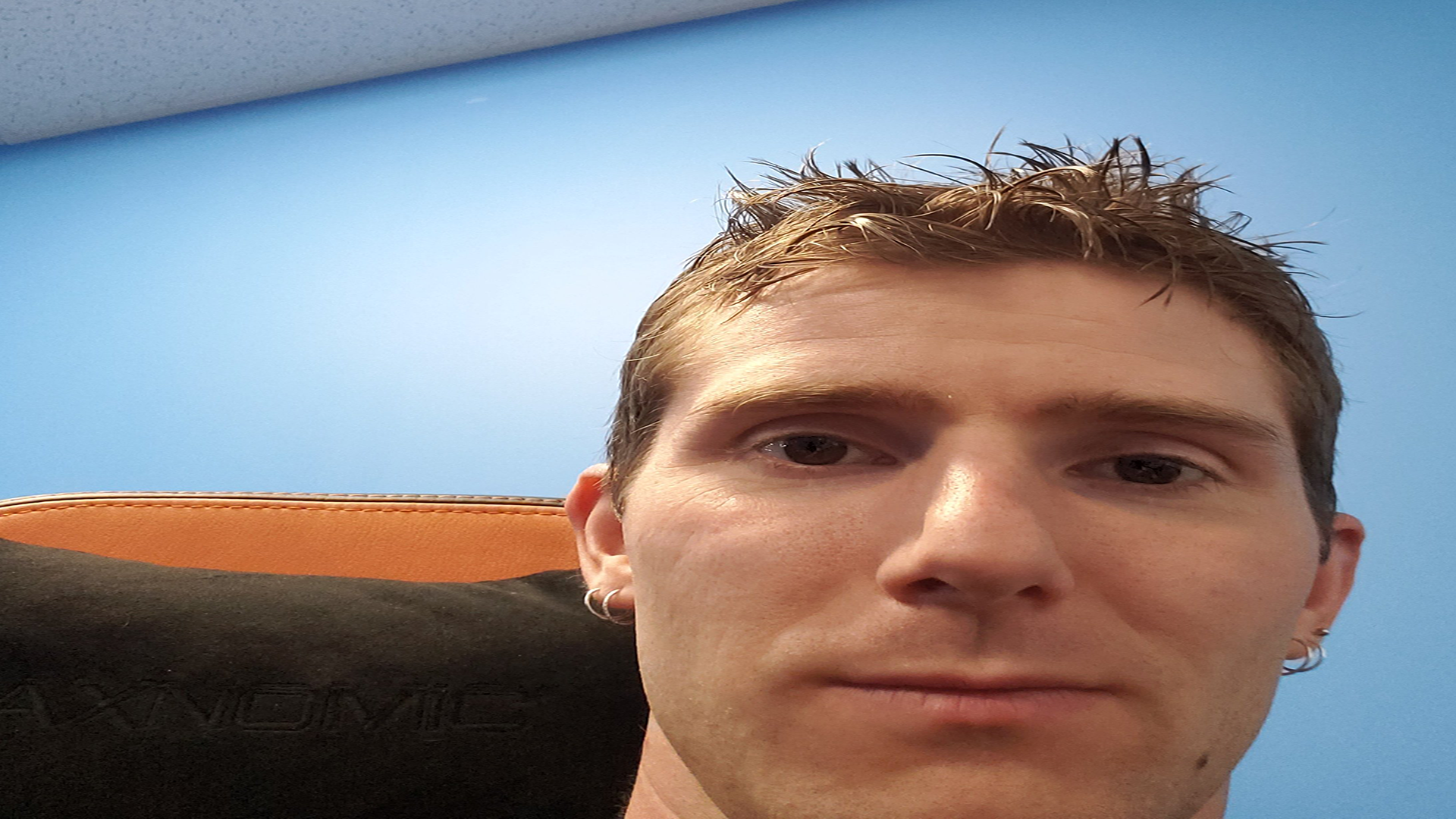 Linus Tech Tips Meme Wallpaper All in one Photos.